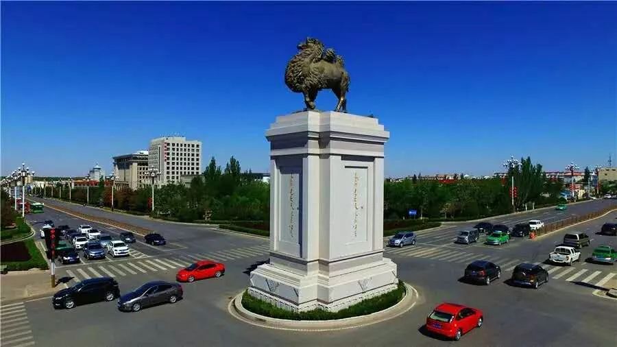 爱上内蒙古美在阿拉善团宠在阿拉善它的雕塑随处可见