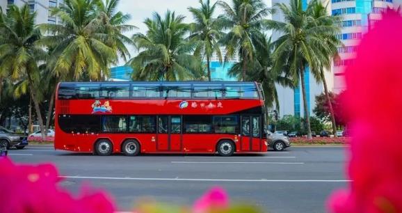 投入运营的纯电动双层旅游观光巴士让市民出行越来越低碳