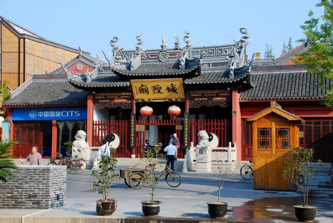 明万历元年(1573年),青浦县治自青龙镇迁至唐行镇(今盈浦街道),知县石