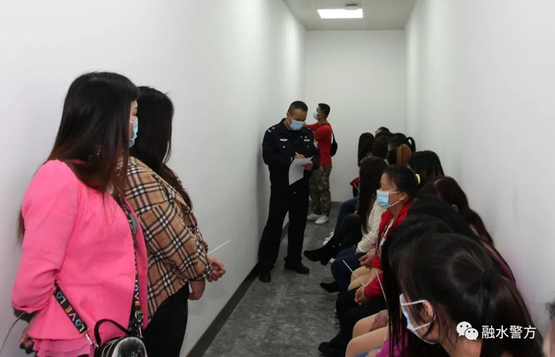 柳州清查酒吧ktv洗浴按摩26名男女被抓扫黄现场公布