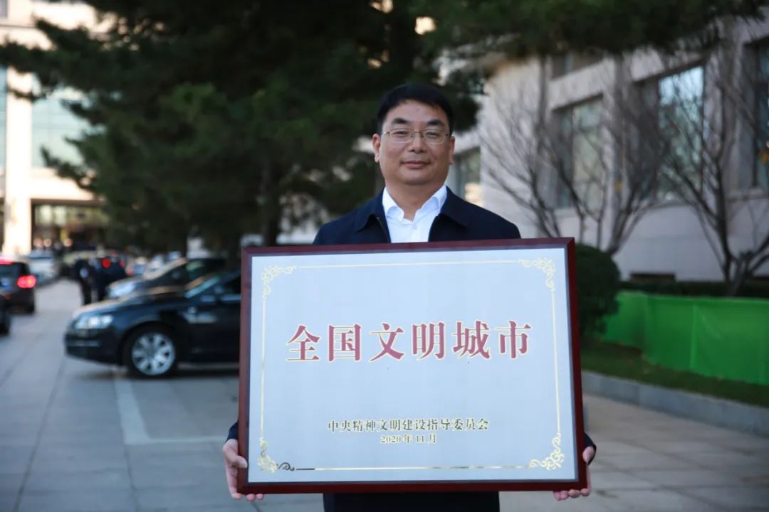特稿丨超赞宁乡捧回全国文明城市奖牌