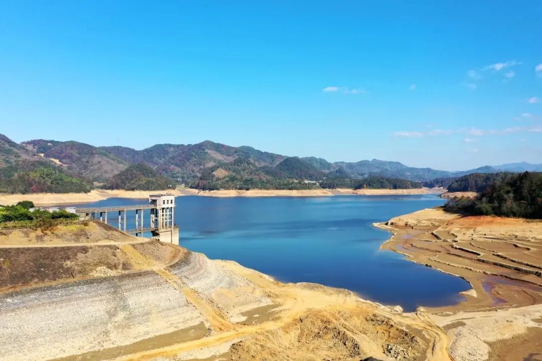 诸暨陆续现旱情石壁水库尚余4135万立方米67
