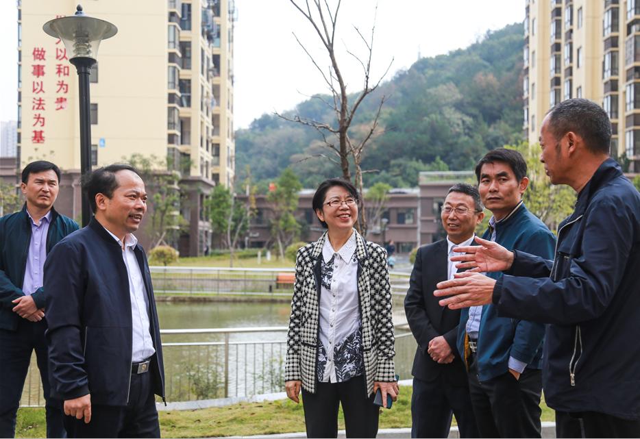 市人大常委会副主任王敏一行来湾里督查农村颐养之家建设情况