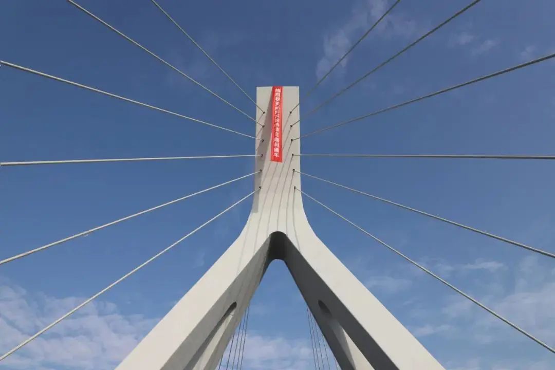 xy中建八局这座最美方程式高架桥给你答案